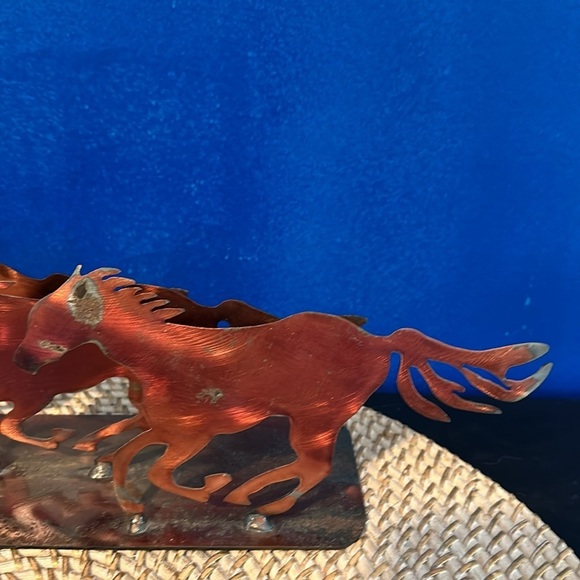 Unsigned 3D Western Copper Metal 3 Horse Art Sculpture on Base 14.5” W x 4.5” T - Picture 3 of 5